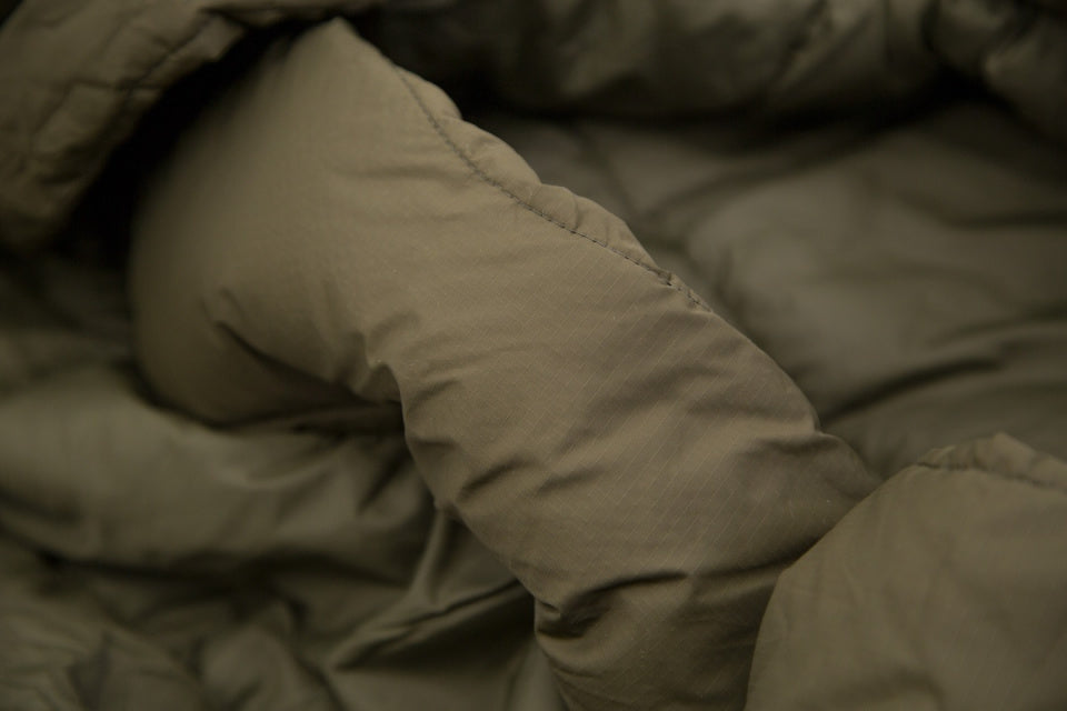 カリンシア ディフェンス6 Carinthia 寝袋 オリーブ　Lサイズ カリンシア ディフェンス6 Carinthia 寝袋 オリーブ Lサイズ